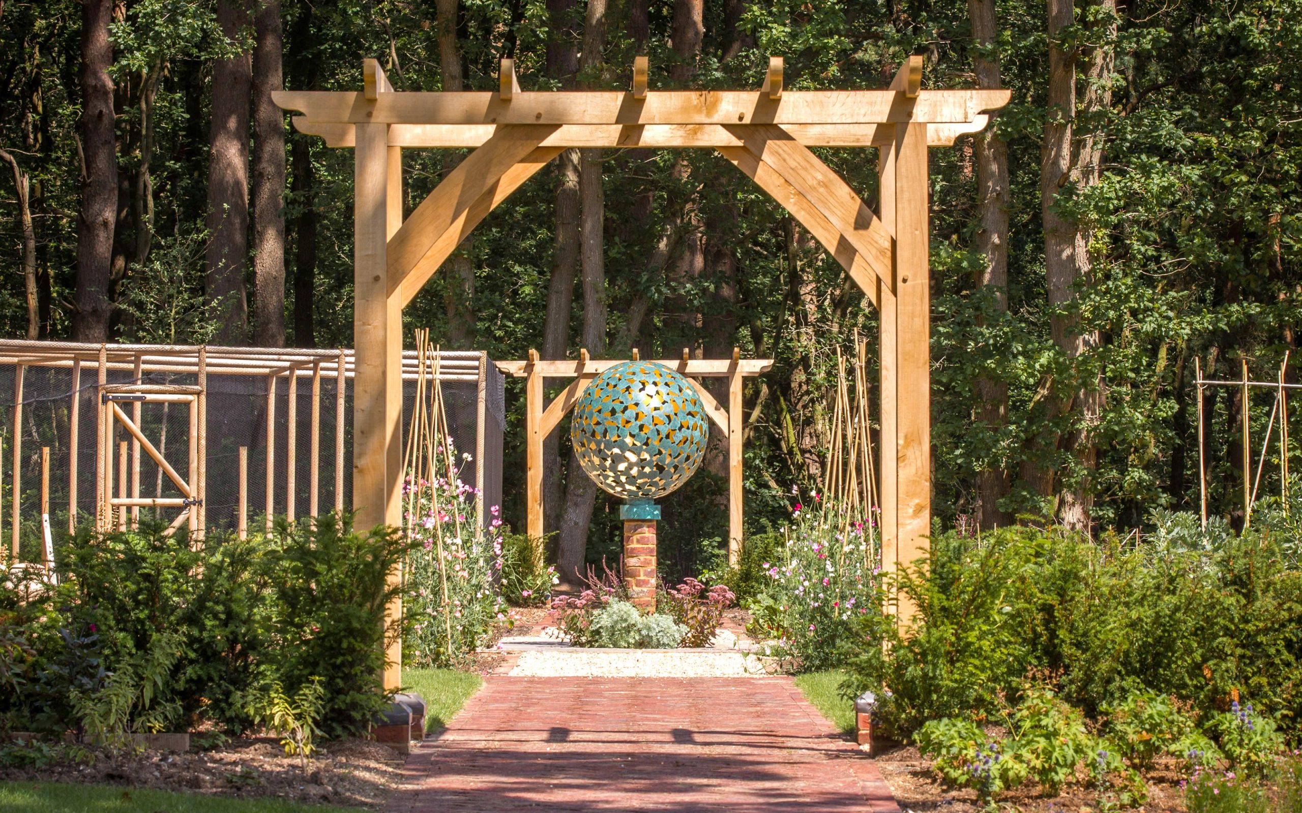 Hampshire Petersfield sustainable garden david harber sculpture